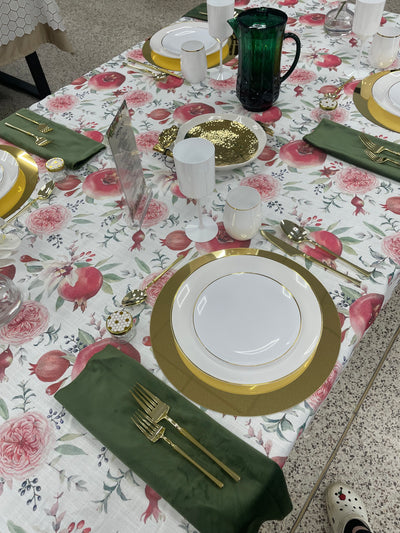 **Creating an Elegant Rosh Hashanah Table Setting with Disposable Tableware**