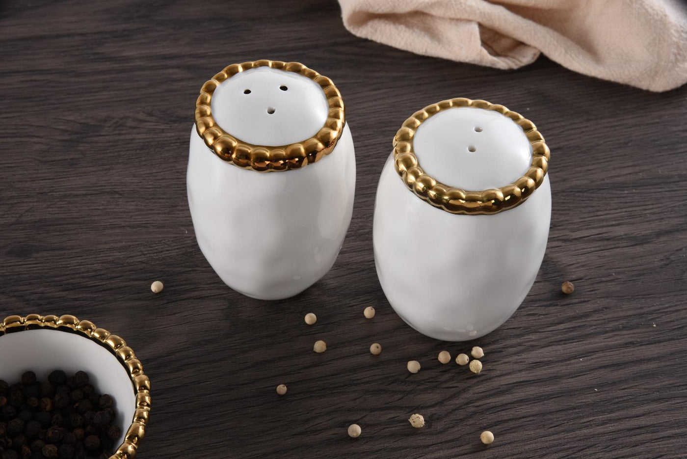 White And Gold Salt & Pepper Shakers (1 Count)