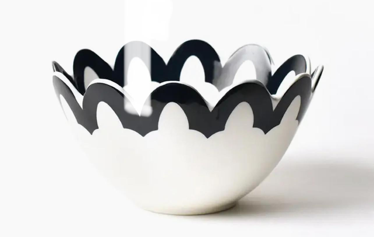 Black Arabesque Scallop 9” Bowl