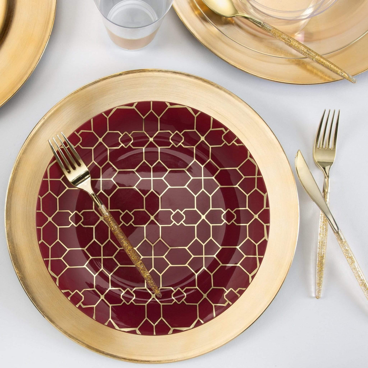 Round Cranberry • Gold Pattern Plastic Plates | 10 Pack - Set With Style