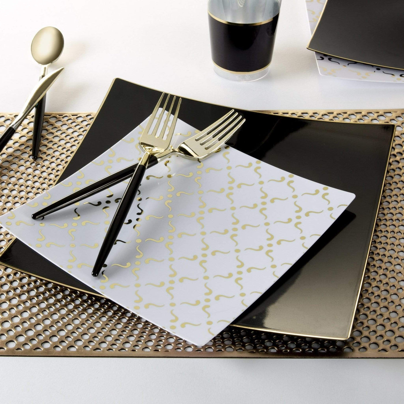 Square White • Gold Pattern Plastic Plates | 10 Plates - Set With Style